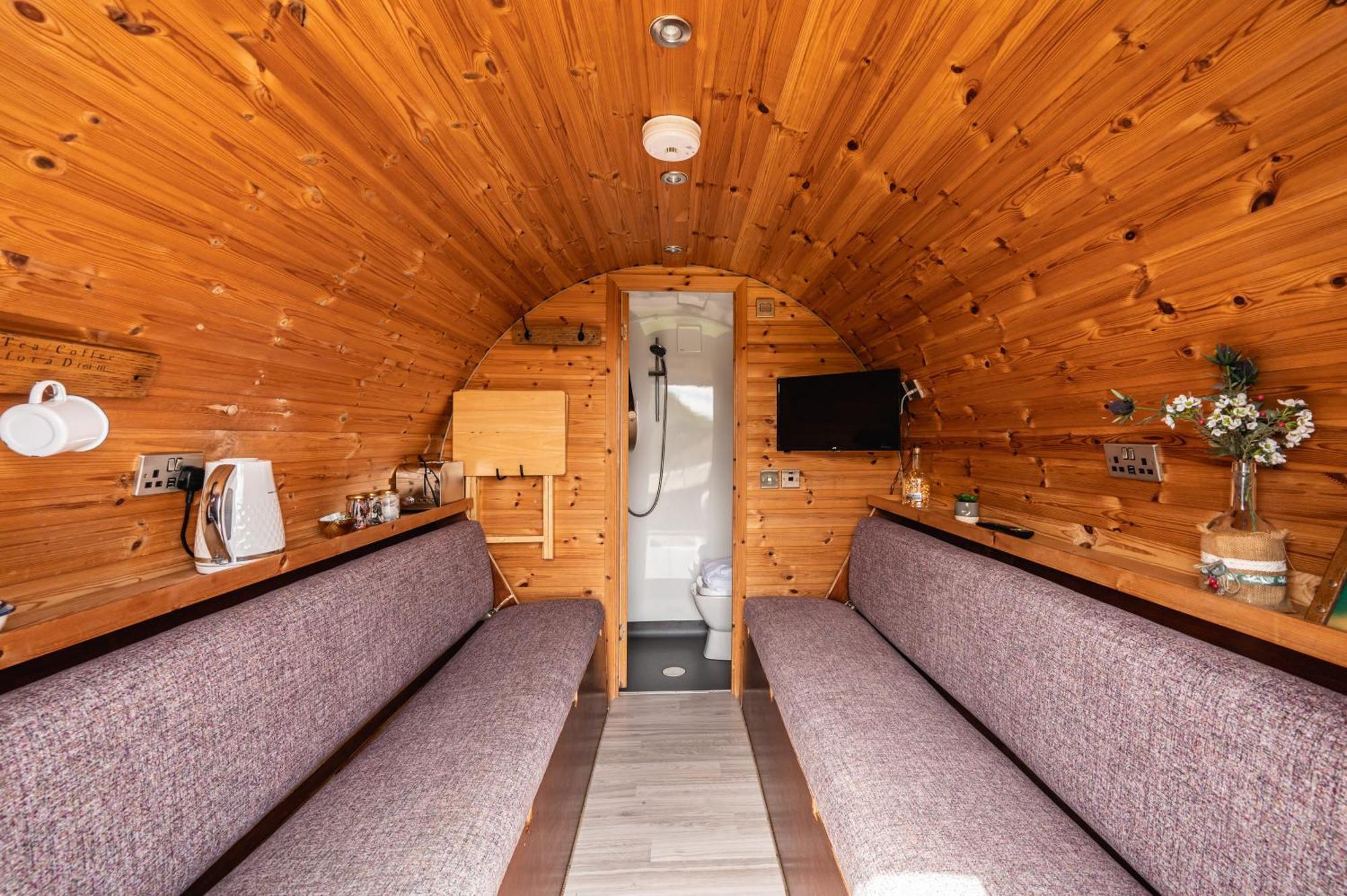 Отель Delny Glamping And Farm Animals Инвергордон Экстерьер фото